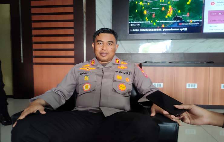 Kapolres Kotim AKBP Sarpani saat diwawancarai oleh media di Kantor Mapolres Kotim. (FOTO: BUDDI)