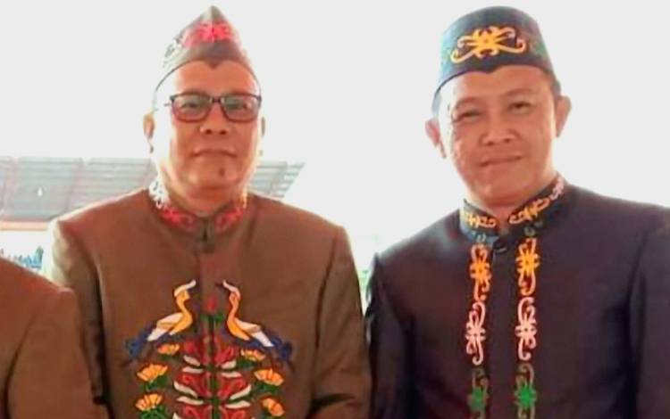 Anggota DPRD Kalteng, Purman Jaya (kiri). (FOTO: DPRD KALTENG)