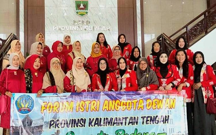 Kunjungan kerja Fisdawan DPRD Kalteng ke Sumbar dalam rangka menggali informasi program kerja IKIAD Sumbar pada Kamis kemarin, 19 Oktiber 2023. (FOTO: DPRD KALTENG)