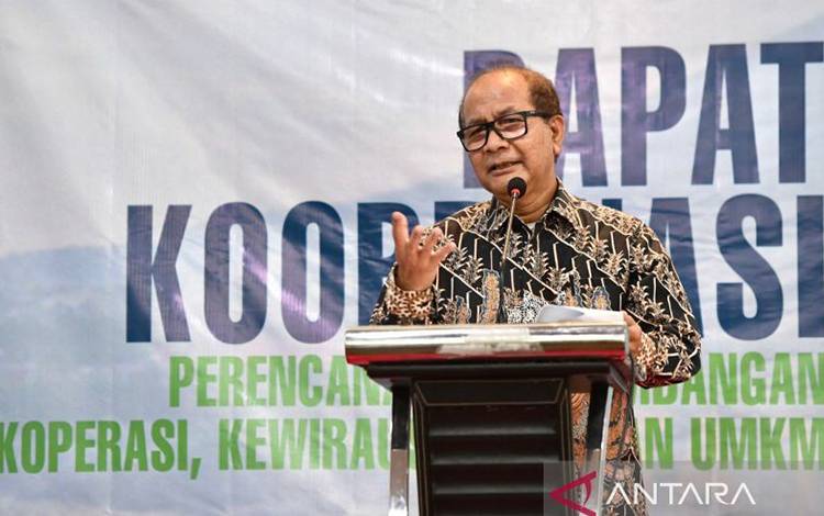 SesKemenkop UKM Arif Rahman Hakim dalam acara Rapat Koordinasi Perencanaan Pengembangan Koperasi, Kewirausahaan, dan UMKM (Jaring Pendapat) di Kota Ternate, Maluku Utara, Jumat (20/10/2023). ANTARA/HO-KemenKopUKM.