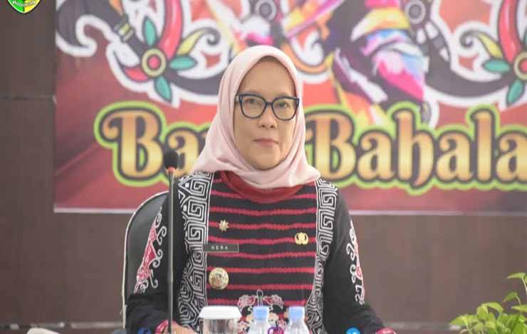 Pj Wali Kota Palangka Raya, Hera Nugrahayu diskusi soal upaya pemenuhan hak dan perlindungan anak. (FOTO: HUMAS)