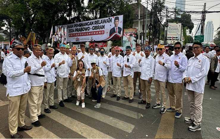 Relawan Semeton Prabowo turut serta mengantarkan pasangan Prabowo Subianto dan Gibran Rakabuming Raka mendaftar ke KPU RI, Rabu, 25 Oktober 2023 (Foto:Istimewa)