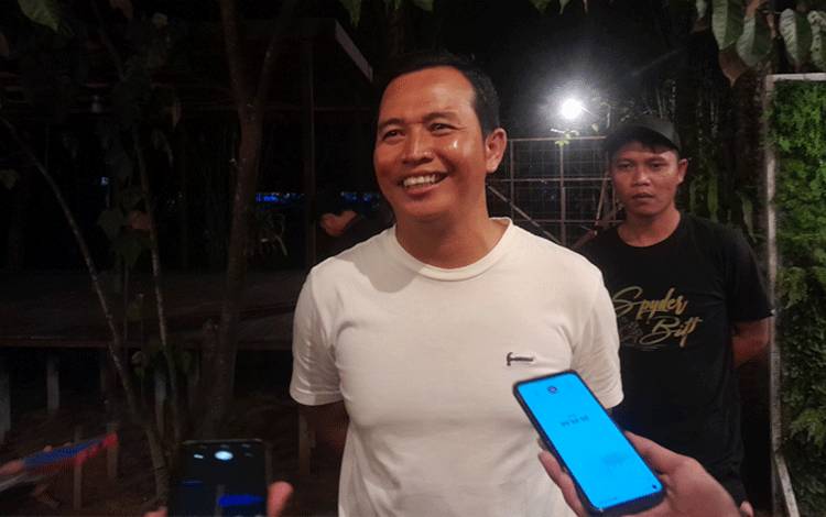 Ketua Pengprov Inorga Katinting di Kalteng Muhammad Abidin atau Abidin, saat diwawancara awak media, Jumat, 27 Oktober 2023 (Foto:MARINI)