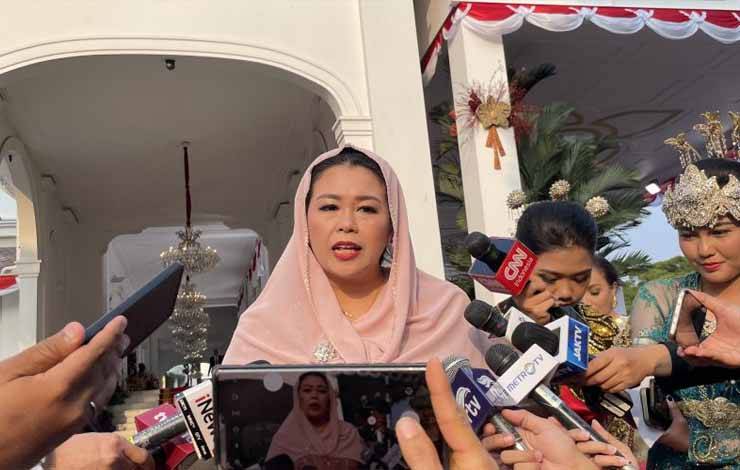 Putri Presiden ke-4 RI Abdurrahman Wahid, Yenny Wahid, di sela-sela Upacara Penurunan Sang Merah Putih di Istana Merdeka, Jakarta, Kamis (17/8/2023). (ANTARA/Yashinta Difa)