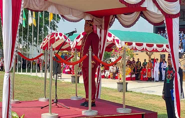 Wagub Kalteng, Edy Pratowo saat menjadi inspektur upacara peringatan Hari Sumpah Pemuda di Kapuas, Sabtu, 28 Oktober 2023. (FOTO: DODI)
