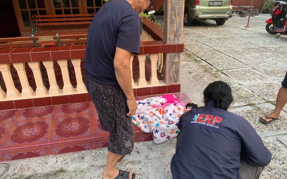 Penemuan bayi Jalan B Koetin Palangka Raya, pada Senin, 30 Oktober 2023. (FOTO: ISTIMEWA)