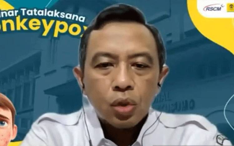 Tangkapan layar Ketua Pencegahan Infeksi dan Kontrol Rumah Sakit Cipto Mangunkusumo (RSCM) Ari Prayitno dalam webinar mengenai cacar monyet, Kamis (2/11/2023). ANTARA/Erlangga Bregas Prakoso