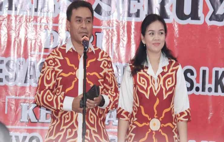 Pejabat lama Kapolres Seruyan AKBP Ampi Mesias Von Bulow bersama isteri, saat kenal pamit Kapolres Seruyan!?(Foto : PROKOM SERUYAN)