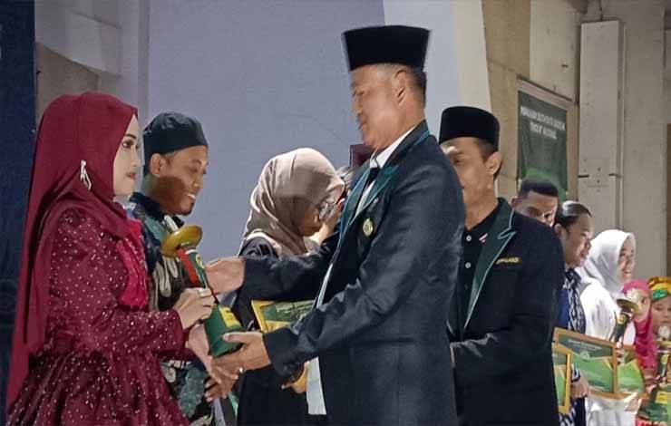 Peserta duta Qasidah dari Kabupaten Kapuas mewakili Kalteng Ni'mah Wardani berhasil meraih Juara 1 kategori Bintang Vokalis Qasidah Tingkat Dewasa Putri. (FOTO: IST)