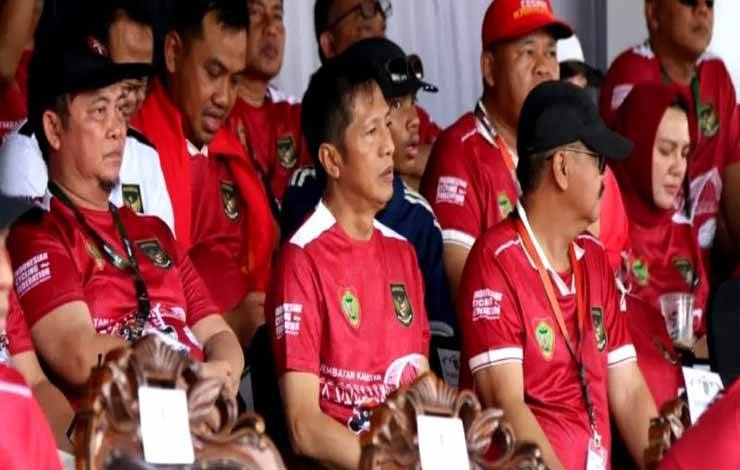 Pj Bupati Barito Utara, Muhlis menghadiri pembukaan UCI Mountain Bike Eliminator World Championships 2023 yang digelar di MTB SG 1973 di kompleks Stadion Tuah Pahoe, Minggu 12 November 2023.(foto: Dhani)