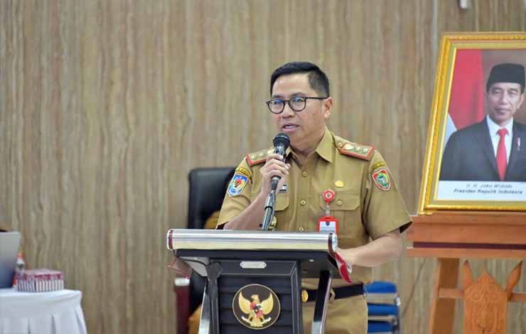 Kepala Bappedalitbang Provinsi Kalteng Leonard S. Ampung saat menyampaikan sambutan. (FOTO: IST)