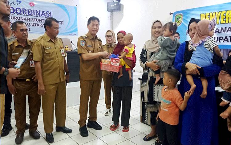 Pemkab Barito Utara Berikan Bantuan PMT Kepada Keluarga Berisiko Stunting