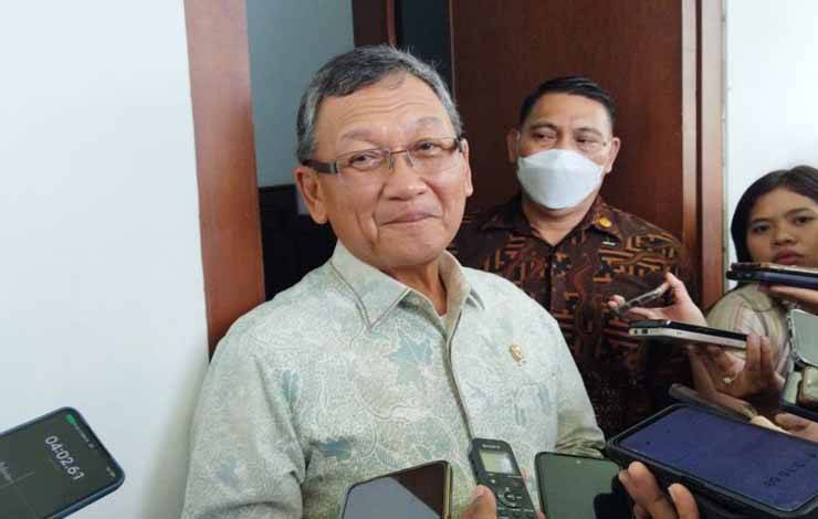 Menteri ESDM Arifin Tasrif saat diwawancarai awak media di Gedung Kementerian ESDM, Jakarta, Jumat (17/11/2023). ANTARA/Benardy Ferdiansyah