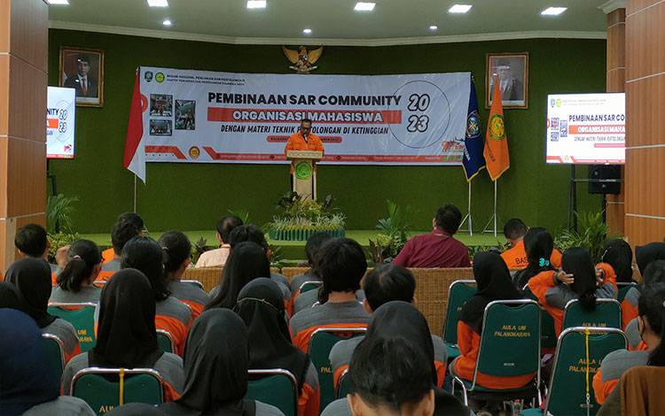 Kepala Kantor Pertolongan dan Pencarian Palangka Raya Anak Agung Alit Supartana saat menyampaikan sambutannya dalam kegiatan SAR Community. (Foto : Pathur)