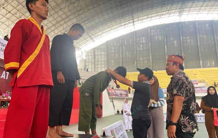 Kegiatan penutupan dan penyerahan medali terbaik kepada para pemenang di Gor Serbaguna Indoor, Palangka Raya (Istimewa)