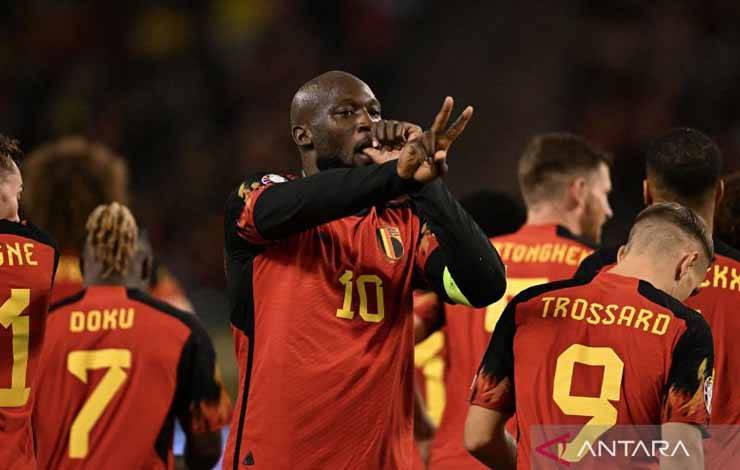 Penyerang timnas Belgia Romelu Lukaku merayakan gol yang dicetaknya ke gawang Azerbaijan, pada pertandingan Grup F kualifikasi Piala Eropa 2024 yang dimainkan di Stadion The King Baudouin, Brussel, Minggu (19/11/2023). (ANTARA/AFP/JOHN THYS)
