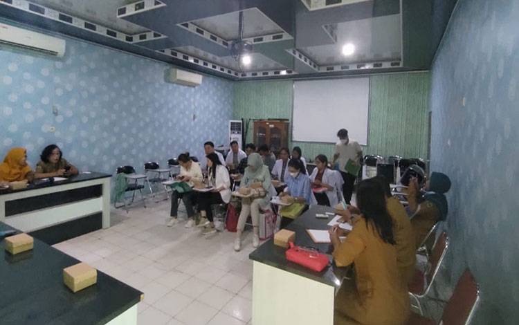 Suasana saat acara perkenalan sekaligus pembekalan PIDI Angkatan IV tahun 2023 di Dinas Kesehatan Kapuas. (FOTO: IST)