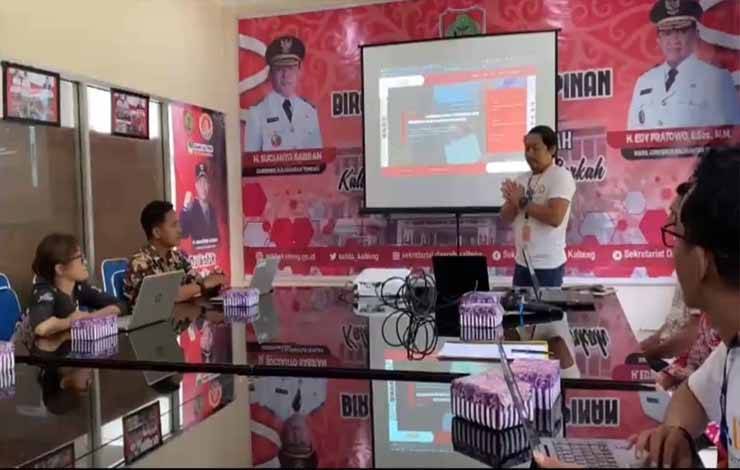 Bimtek Operator di Ruang Rapat Biro Administrasi Pimpinan Sekretariat Daerah (Setda) Provinsi Kalimantan Tengah, Kamis, 30 November 2023. (FOTO:SETDA KALTENG)