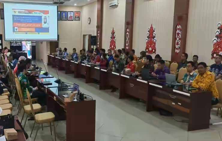 Jajaran Pemerintah Kecamatan Bataguh saat ikuti Bimtek penguatan kapasitas SDM bidang PPID dan SP4N - LAPOR, bertempat di Aula Bappelitbangda setempat. (FOTO: IST)