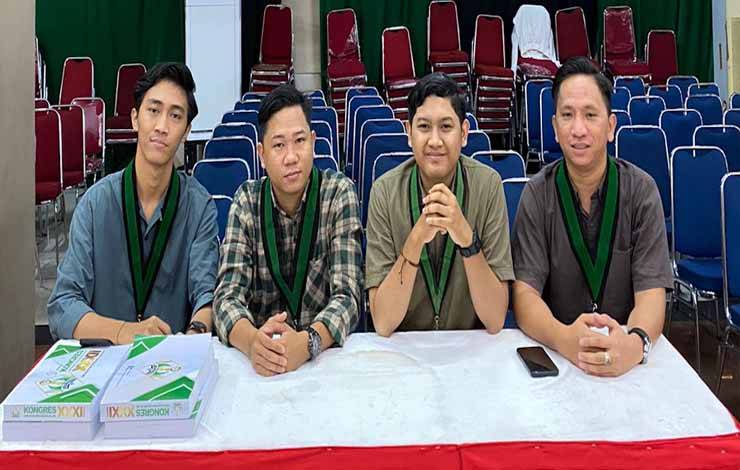 Foto bersama Ketua Umum HMI Cabang Palangka Raya M Rizky Oktaviandi beserta pengurus HMI lainnya (Foto:Istimewa)