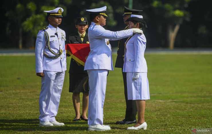 Kasal Laksamana TNI Muhammad Ali melantik perwira remaja prajurit karier (Pa PK) TNI Khusus Tenaga Kesehatan TA 2023 di lapangan Tridek, Mabes TNI Cilangkap, Jakarta, Kamis (14/12/2023). ANTARA FOTO/Galih Pradipta/Spt