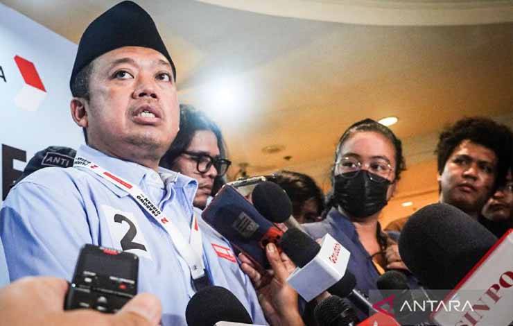 Sekretaris Tim Kampanye Nasional (TKN) Prabowo-Gibran, Nusron Wahid, menyampaikan keterangan pers dalam acara Rakornas TKN dan TKD Prabowo-Gibran di Jakarta (1/12/2023). (ANTARA/Aprillio Abdullah Akbar)