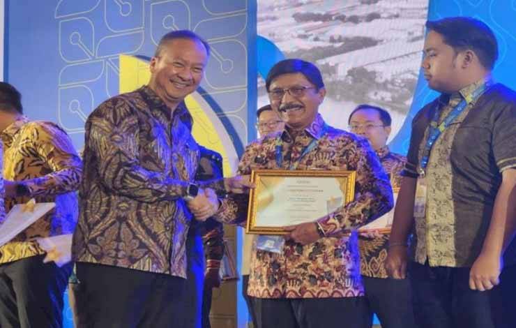 BPDPKS mendapatkan penghargaan dari Kementerian Perindustrian sebagai terbaik pertama untuk kategori Pemenang Co-Exhibitor Hannover Messe 2023.(FOTO: Rilis BPDPKS)