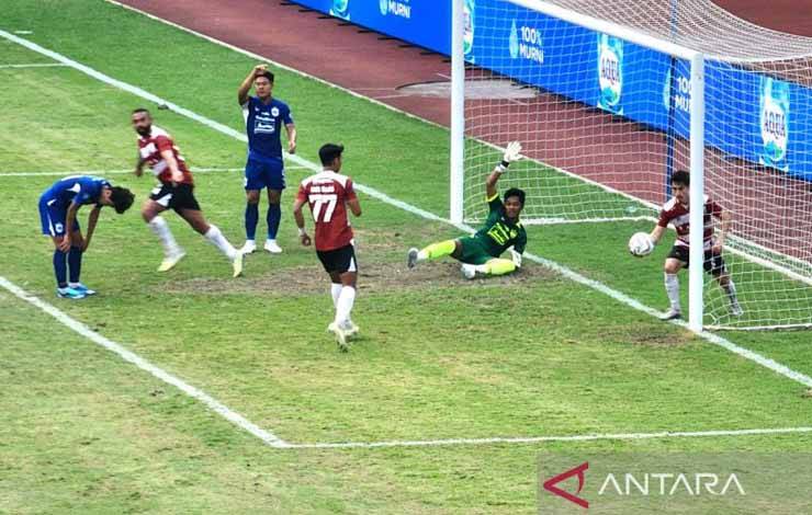 PSIS Semarang menghadapi Madura United dalam lanjutan Liga 1 Indonesia 2023/2024 di Stadion Jatidiri Semarang, Sabtu (16/12). ANTARA/I.C. Senjaya