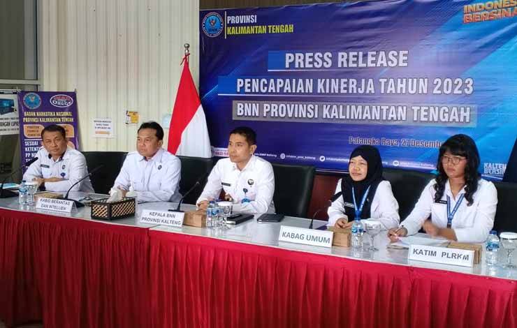 BNNP Kalteng saat menggelar press release tahunan di kantornya Jalan Tangkasiang (Foto : Pathur)