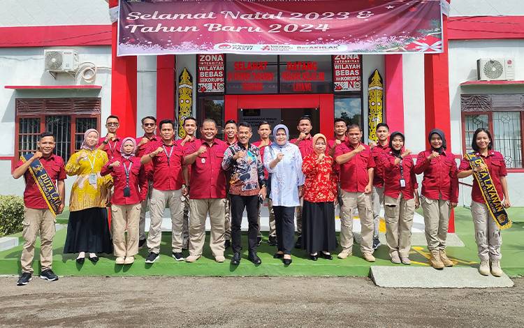 Kegiatan monev serta penguatan yang dilakukan Kadiv Pemasyarakatan Kantor Wilayah Kementerian Hukum dan HAM Kalimantan Tengah Tri Saptono S, di Rutan Tamiang Layang, Jumat, 29 Desember 2023. (FOTO: IST)