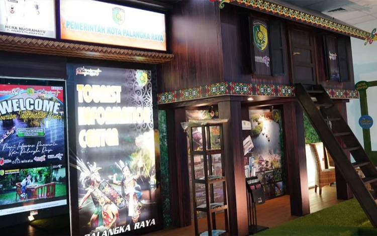 Gerai Huma Betang atau TIC di Bandara Tjilik Riwut Palangka Raya. (FOTO: HENDRI)
