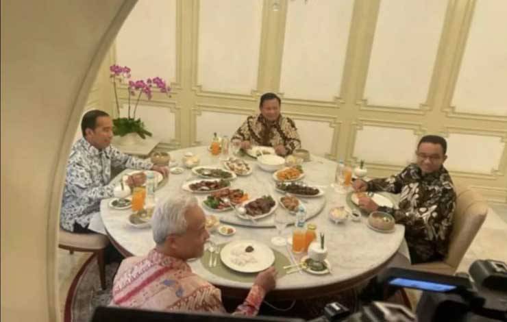 Presiden RI Joko Widodo (Jokowi) menggelar santap siang bersama tiga bakal calon presiden (Capres), yakni Anies Baswedan, Ganjar Pranowo dan Prabowo Subianto, bertempat di ruang makan Istana Kepresidenan Jakarta, Senin (30/10/2023). (ANTARA/HO-Setpres)