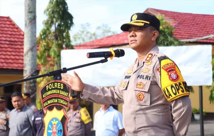 Kapolres Kobar AKBP Yusfandi Usman saat memberikan arahan pada apel jam pimpinan, Sabtu, 6 Januari 2024. (Foto : ISTIMEWA)