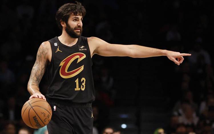Pebasket Cleveland Cavaliers asal Spanyol, Ricky Rubio, mengumumkan pensiun dari karir basket, Minggu. (ANTARA/AFP-SARAH STIER)