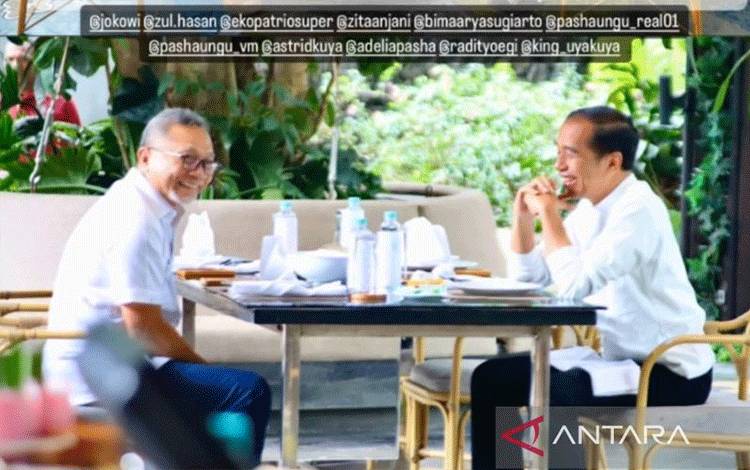 Tangkapan layar, foto Ketua Umum PAN Zulkifli Hasan makan siang dengan Presiden Joko Widodo yang diunggah dalam story akun Instagram @amanatnasional, di Jakarta, Minggu (7/1/2024). ANTARA/Rangga Pandu
