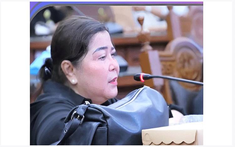 Ketua Komisi B DPRD Palangka Raya, Nenie A Lambung. (FOTO: SETWAN)