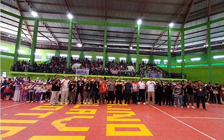 Pembukaan Marching Band Competition II di Voli Indoor Indoor Stadion 29 Nopember Sampit, Sabtu, 27 Januari 2024. (FOTO: DEWIP)