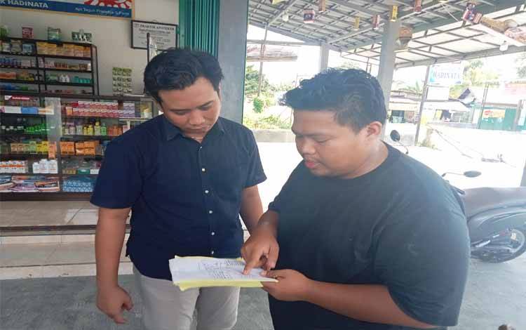 Teguh pemilik motor yang di curi pelaku saat diwawancarai oleh media. (FOTO: BUDDI)