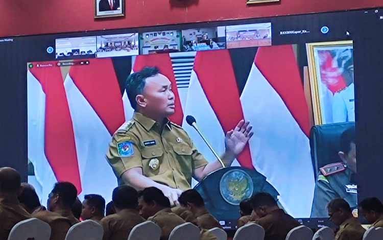 Gubernur Kalimantan Tengah, Sugianto Sabran saat kick off pengadaan barang dan jasa di Aula Jayang Tingang, Senin, 29 Januari 2024. (FOTO: HERMAWAN)