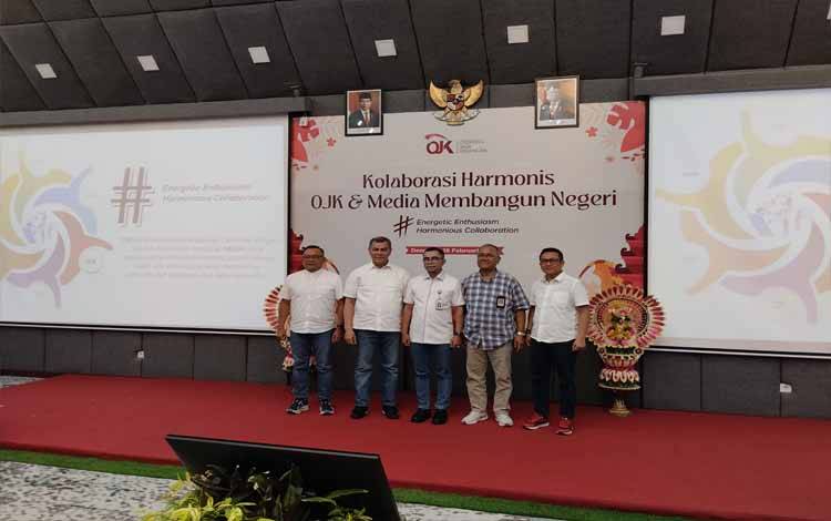 Kepala Otoritas Jasa Keuangan atau OJK Provinsi Kalimantan Tengah, Otto Fitriandy (kiri) dalam Media Gathering pada 16-18 Februari 2024.(FOTO: TESTI PRISCILLA)