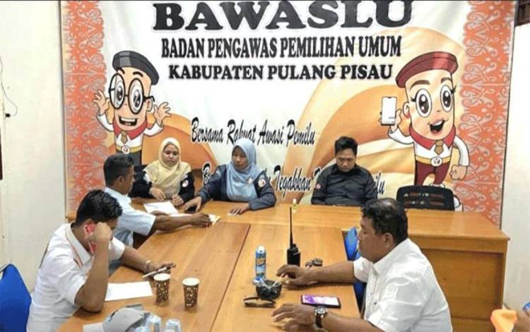 Bawaslu dan Polres Pulang Pisau menindaklanjuti temuan pelanggaran yang dilakukan pelaku tindak pidana Pemilu hingga menyebabkan dilakukan pemilihan ulang di TPS 05 Desa Mintin Kecamatan Kahayan Hilir. ANTARA/ HO- Polres Pulang Pisau