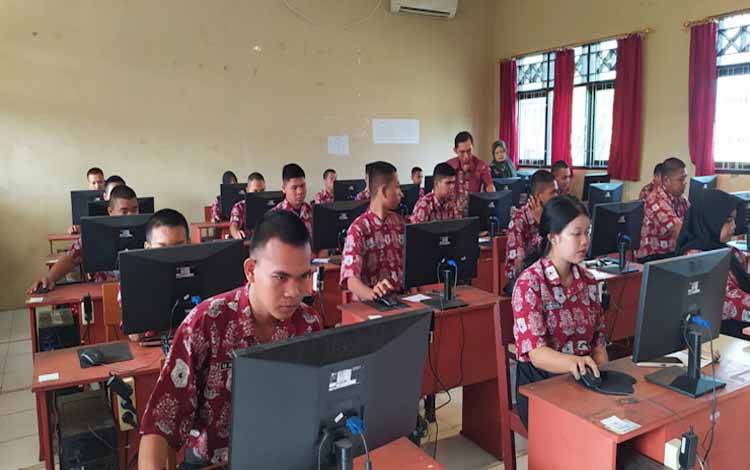 Siswa SMKN 1 Kota Palangka Raya mengikuti tryout UTBK (Foto:Istimewa)