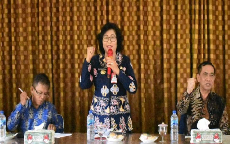 Penjabat Bupati Lamandau Lilis Suriani menghadiri Koordinasi Pendidikan Agama Kristen dan persiapan kegiatan Paskah Nasional. (FOTO : HENDI NURFALAH)