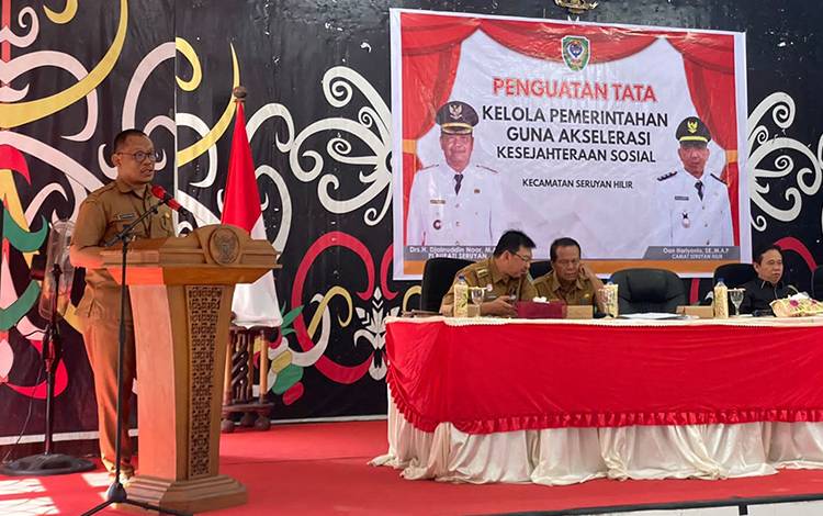 Pj Sekretaris Daerah Kabupaten Seruyan, Bahrun Abbas saat membuka Musrenbang Kecamatan Seruyan Hilir. (FOTO: PRPKOM SERUYAN)