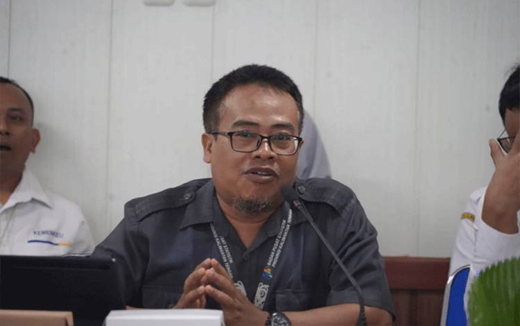 Statistisi Ahli Madya Badan Pusat Statistik BPS Provinsi Kalteng Akhmad Tantowi saat mengikuti rapat inflasi dengan Pemerintah Provinsi Kalteng, bertempat di Ruang Rapat Bajakah, LT. II Kantor Gubernur Kalteng, Senin 4 Maret 2024 (Foto: Istimewa)