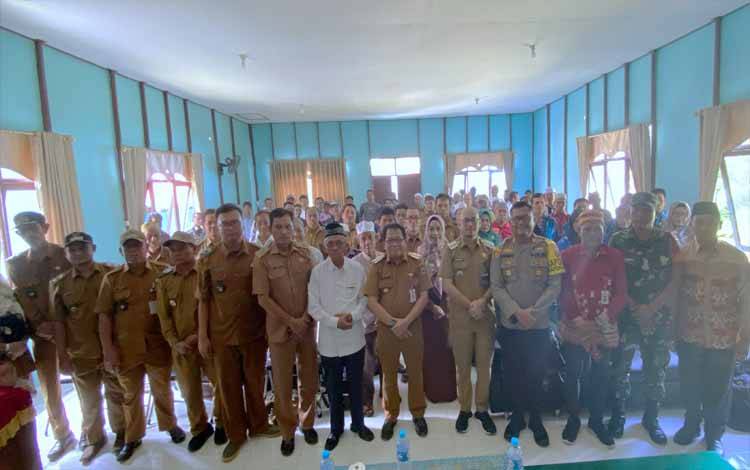 Pj Bupati Kapuas, Erlin Hardi bersama FKUB dan tokoh di Kecamatan Kapuas Timur, Selasa, 5 Maret 2024. (FOTO: IST)