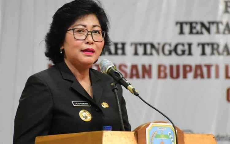 Penjabat Bupati Lamandau Lilis Suriani saat menghadiri pelantikan PPPK, CPNS STTD dan penyerahan SK kenaikan pangkat ASN di lingkup Pemkab Lamandau. (FOTO : HENDI NURFALAH)