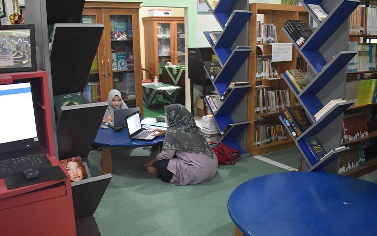 Ilustrasi kegiatan belajar di perpustakaan. Pemprov Kalteng akan memprogramkan 1000 guru penggerak di tahun 2024. (FOTO: PENA BERKAH DISDIK KALTENG)