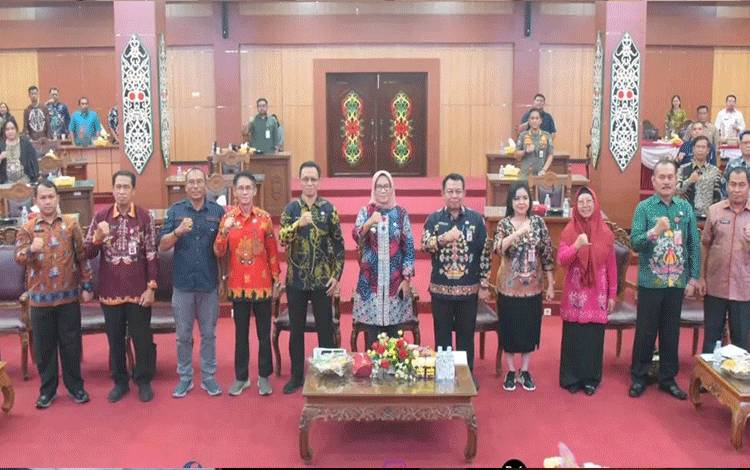 Pj Wali Kota Palangka Raya, Hera Nugrahayu menghadiri Rakor Asosiasi Sekwan DPRD Regional Kalteng. (FOTO: HUMAS)