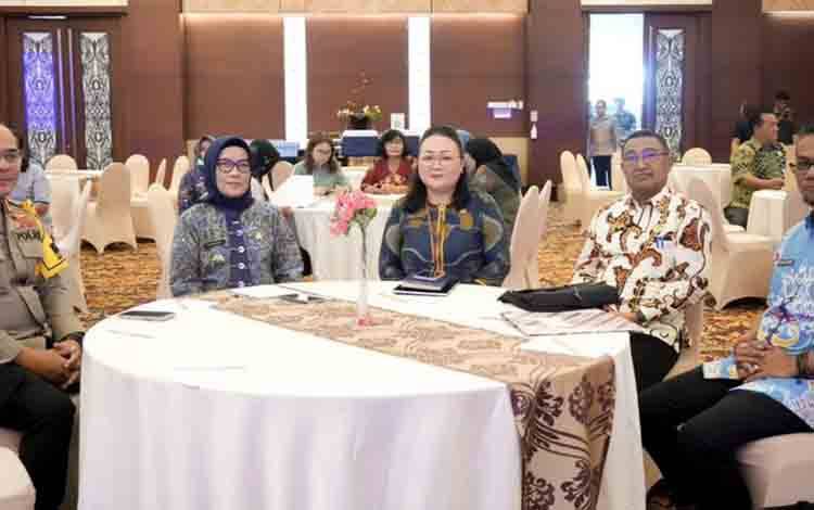 Pj Wali Kota Palangka Raya, Hera Nugrahayu menghadiri kegiatan rembuk stunting. (FOTO: HUMAS)